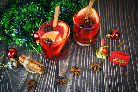 圣诞美酒味的节日就像和橙肉桂星的晚会用于传统圣诞节饮料的香图片