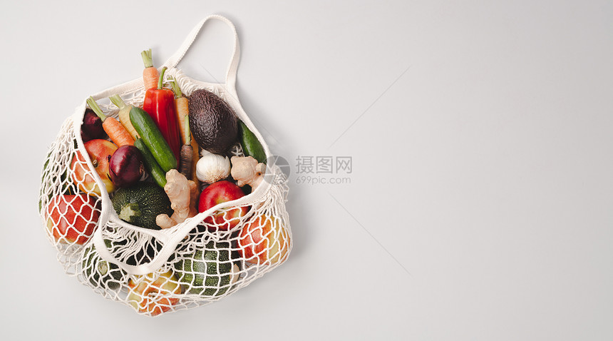 零废物概念新鲜有机水果和蔬菜在网状纺织品袋中图片
