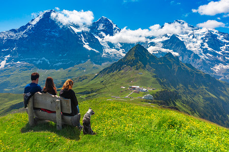 尼尤格尼尤根瑞士阿尔卑斯山的流行观点瑞士曼尼琴山背景