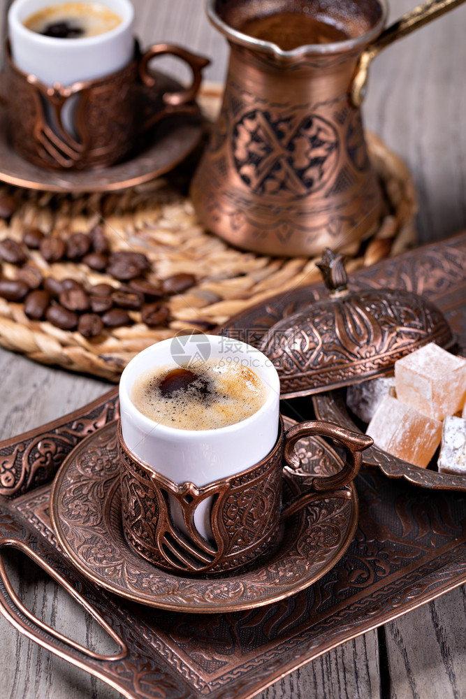 土耳其咖啡在桌子上土耳其咖啡在桌子上图片