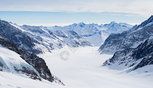 瑞士山丛林森滑雪胜地高清图片