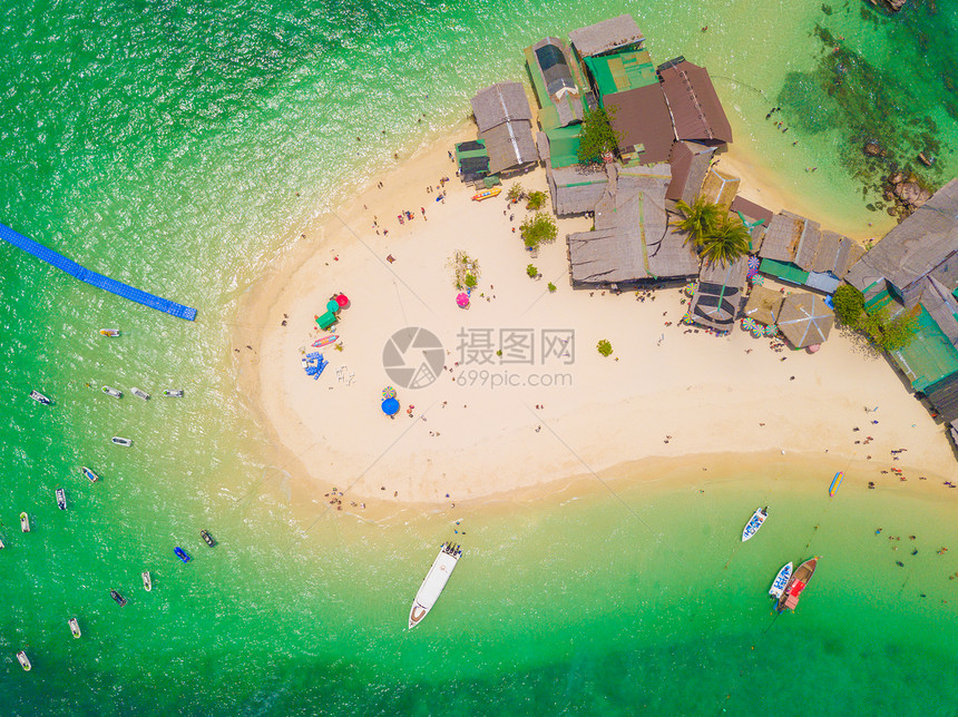 一个小岛KohKhai海滩的空中景象那里有人群游客蓝色绿的海水和安达曼夏季在泰国普吉岛旅行自然景观图片