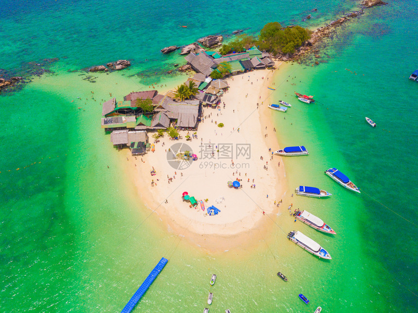 一个小岛KohKhai海滩的空中景象那里有人群游客蓝色绿的海水和安达曼夏季在泰国普吉岛旅行自然景观图片