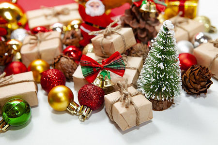 圣诞快乐礼物包子带圣诞装饰品的糖果背景图片