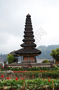 印度尼西亚巴厘布拉坦湖PuraUlunDanu寺庙建筑群图片