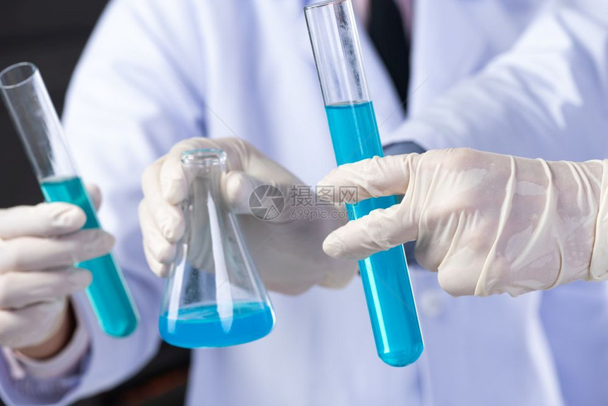 含有化学液体的实验室玻璃器用于设计或装饰科学其他内容及选择焦点图片