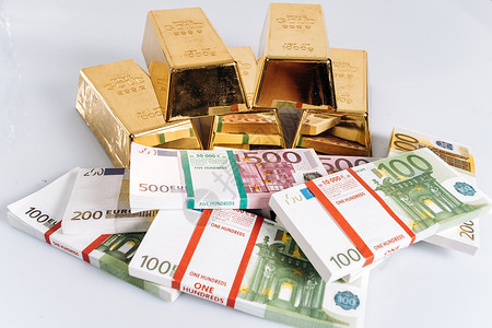 印钱欧元钞票的金冲锋背面条印在欧元钞票上背景
