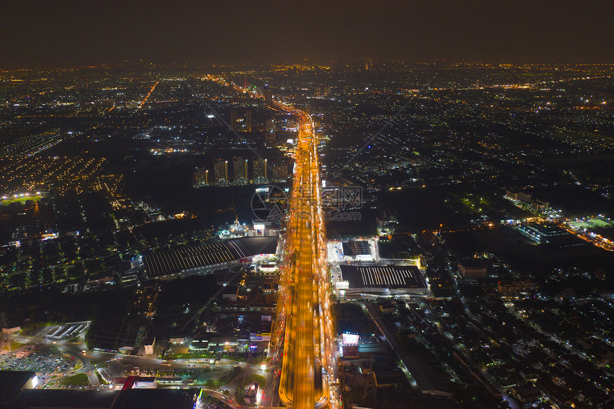 曼谷高速公路夜间空中视图图片