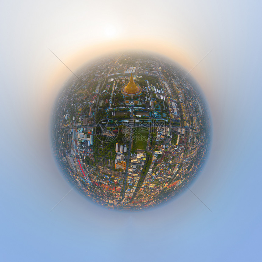 小行星360度球体日落时光下PhraPathommachedi寺庙空中最高视线的全景黄金佛教塔泰国城市NacornPathom泰图片