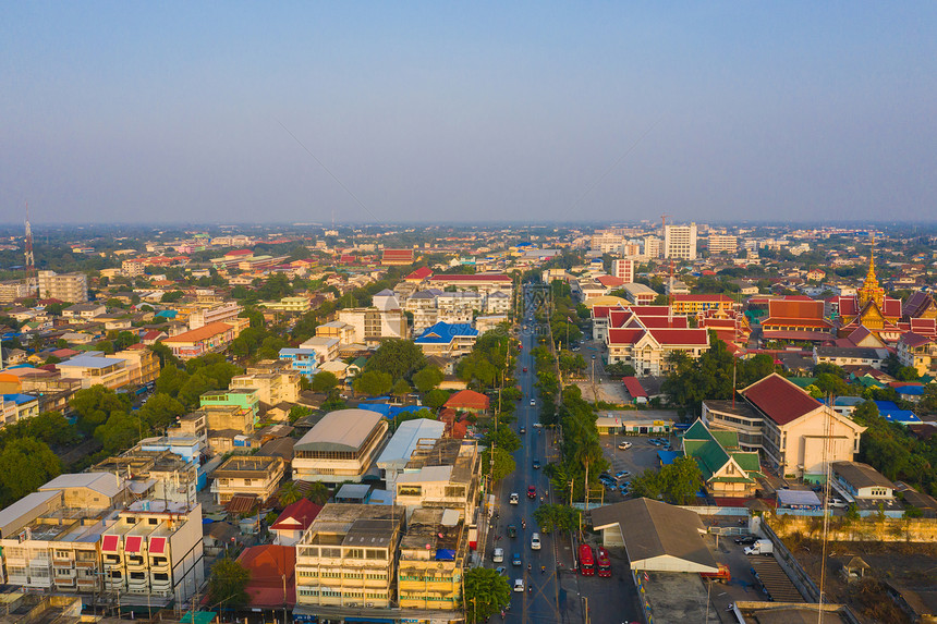 泰国NakhonPathomPhraPrathomChedi区住宅建筑的空中观察亚洲城市建筑景观背图片