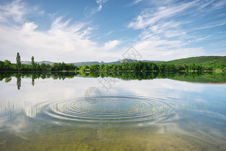 湖水反射自然构成图片