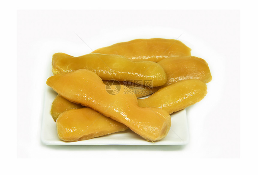 甜的塔马林水果白底被孤立的盘子上发酵剥皮塔马林咸菜图片