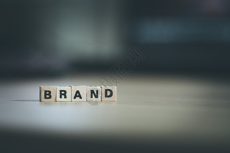 品牌管理木制立方体的字布兰德图片与复制空间关闭身份营销商业文本空间背景