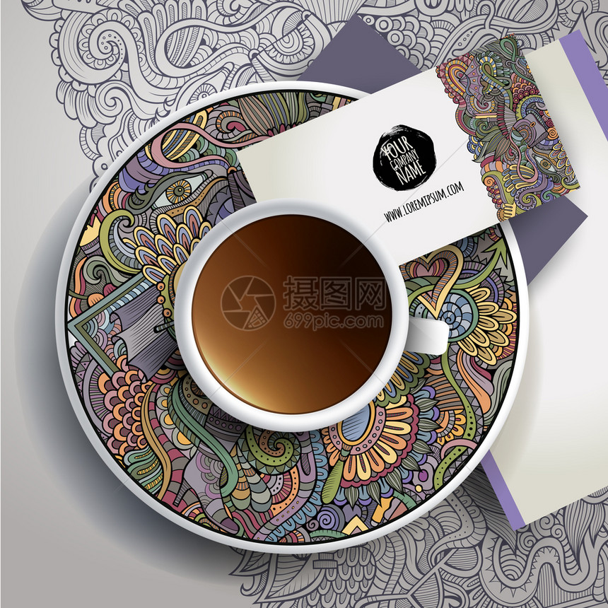向量杯咖啡名片和手绘的装饰品放在碟子和背景上图片