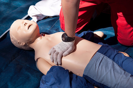CPR心肺复苏和急救培训图片