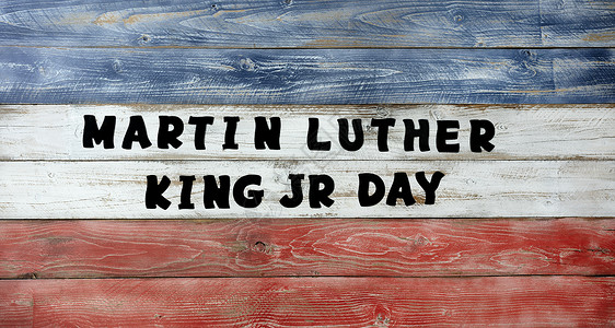 马丁路德金JR日红白和蓝木板上的大字母图片