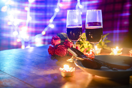 甜蜜浪漫的烛光晚餐图片