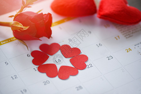 2月14日圣情人节的红心日历页面红心和玫瑰花图片