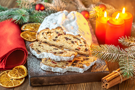 Stollen圣诞季节食用的传统德国面包图片