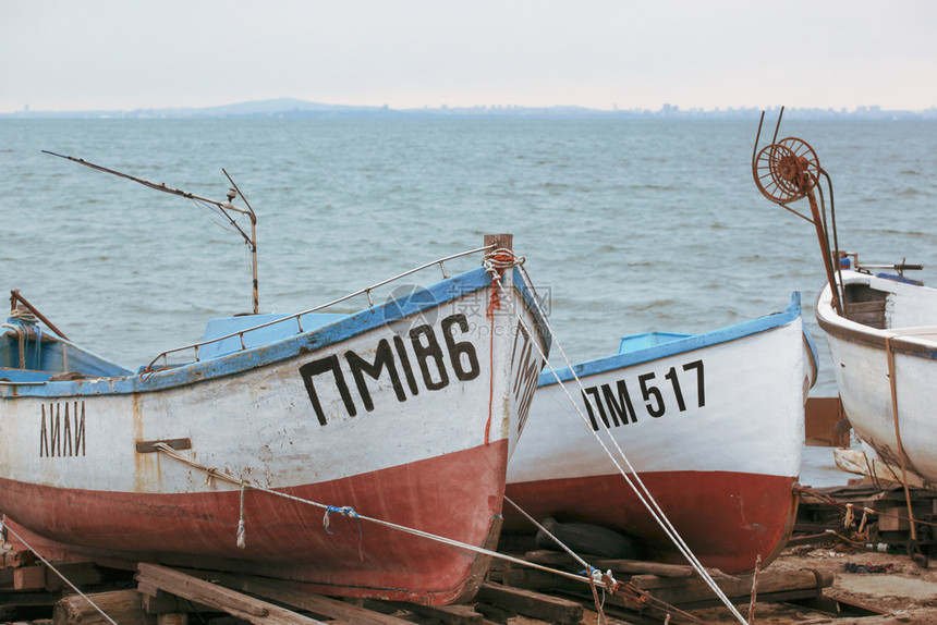 保加利亚Pomorie20年月7日港口渔船图片