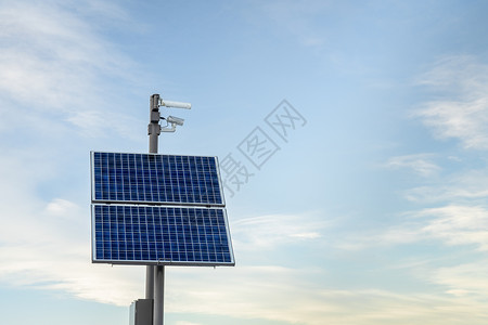 带有太阳能反天面板的安全摄像头监视和测概念图片