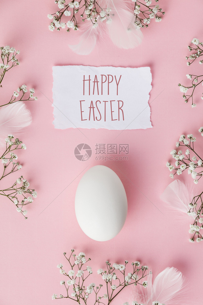 白复活节鸡蛋和花粉色面背景复活节快乐的概念文本空间图片