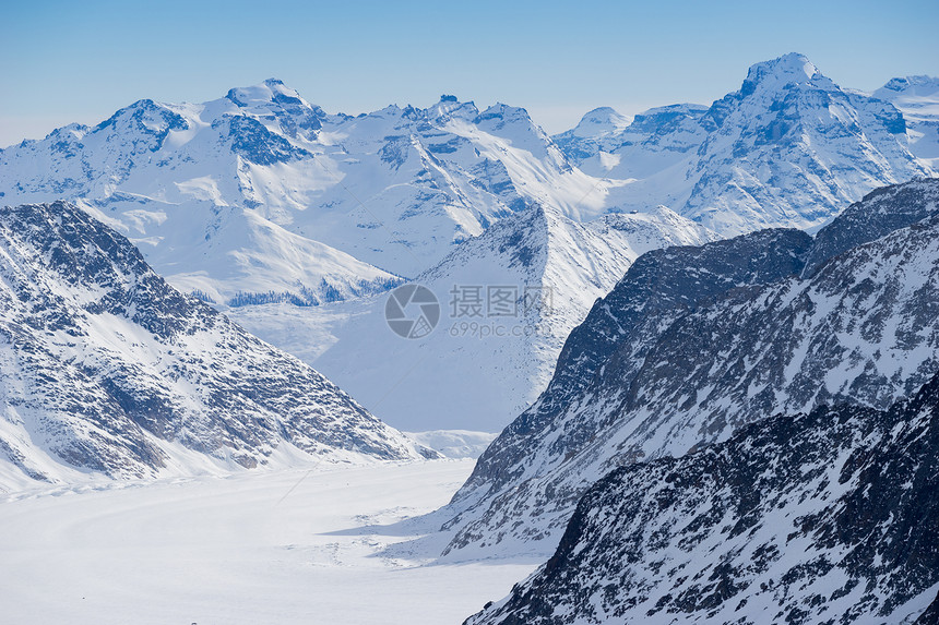 瑞士山丛林森滑雪胜地图片