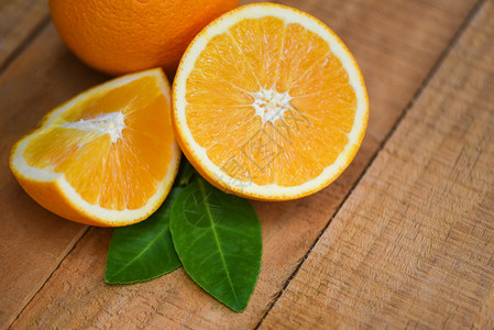 红橙新鲜片半和叶健康水果收获概念木本橙果图片