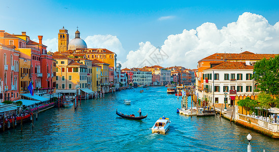 意大利威尼斯的贡多拉和大运河图片