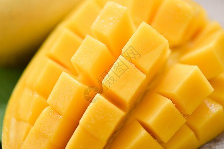 树热带夏季水果概念关闭甜成熟的芒果切割图片