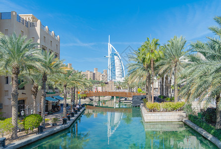 迪拜河天际线首都高清图片
