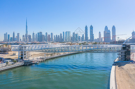 迪拜河天际线金融的高清图片