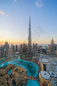 迪拜下城顶楼和喷泉阿拉伯联合酋长国或阿金融区和智能城市商业区的BurjKhalifa空中观察背景