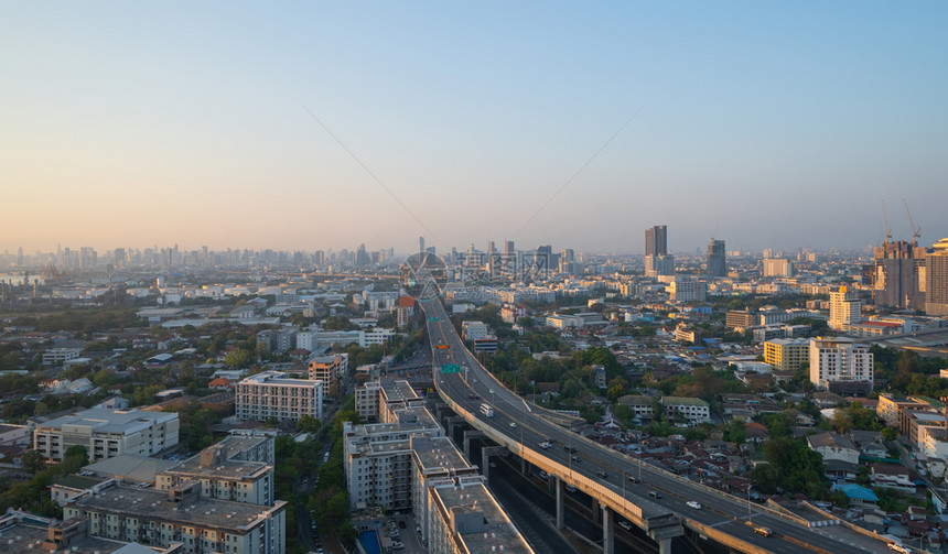 泰国曼谷市中心高速公路的空中观察图片