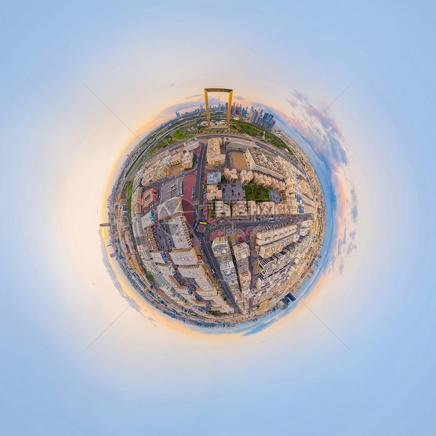 小行星360度球体迪拜框架下城天线阿拉伯联合酋长国或阿金融区和智能城市商业区的空中观察全景Skyscraper大楼图片