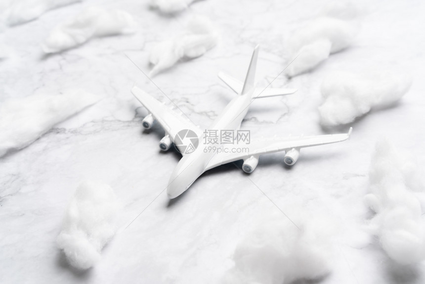 白色的飞机模型图片
