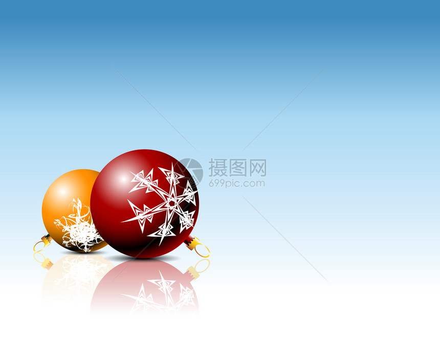 浅蓝色背景的红和橙圣诞灯泡图片