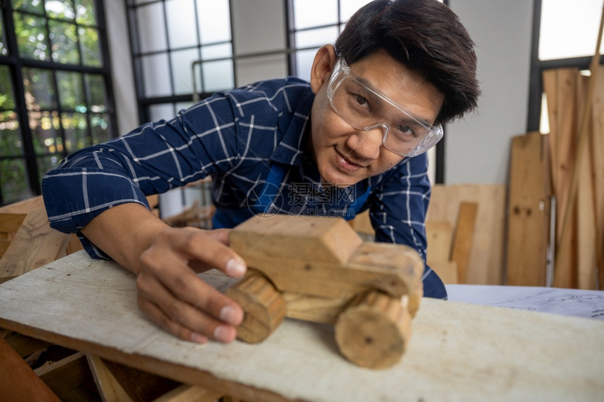 家用木DY概念工与一起作图片