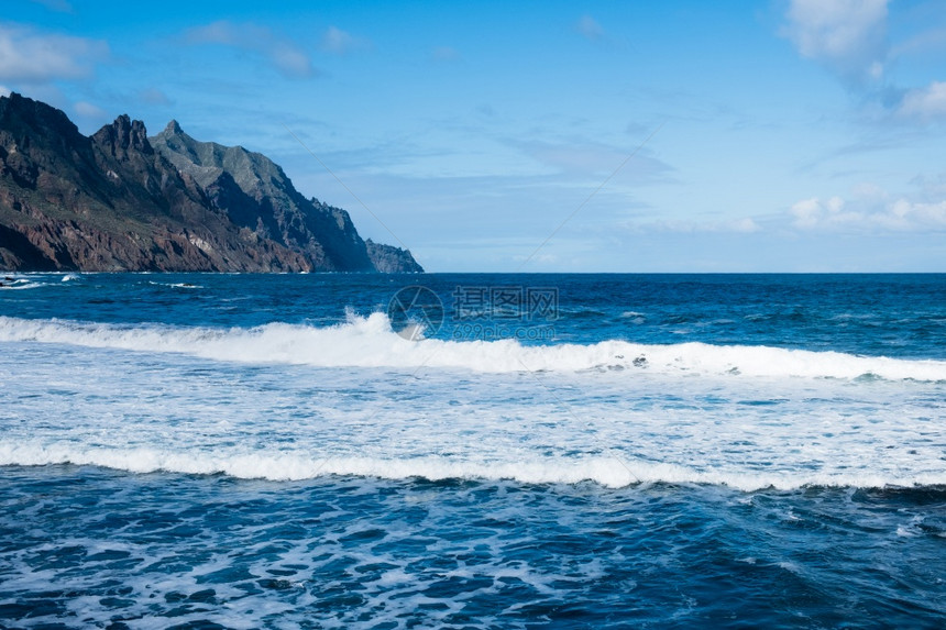 特内里费岛的海边度假胜地夏天的海洋浪旅游和行假期全景观图片