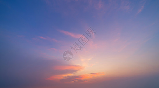 紫背万年青日落天空自然景观背摘要蓝色和橙戏剧紫的云彩黄昏时背景