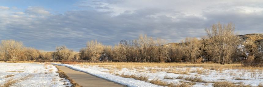 科罗拉多北部波德尔河边自行车足迹图片