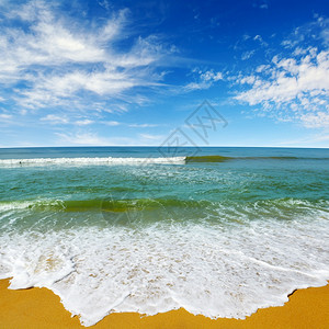 海浪黄沙旅行背景图片