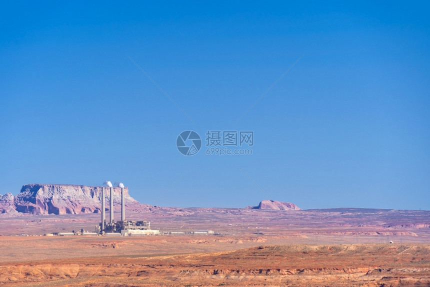 美国纳瓦霍亚利桑那州佩吉的Colanado河和湖沟风景发电厂站图片