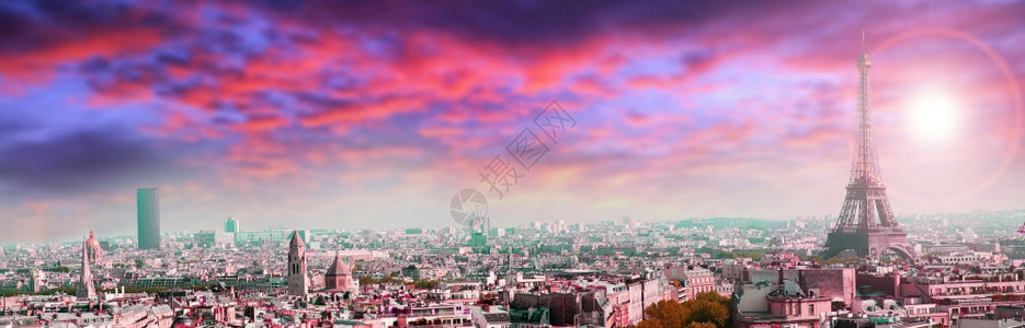 日落时巴黎的全景图片