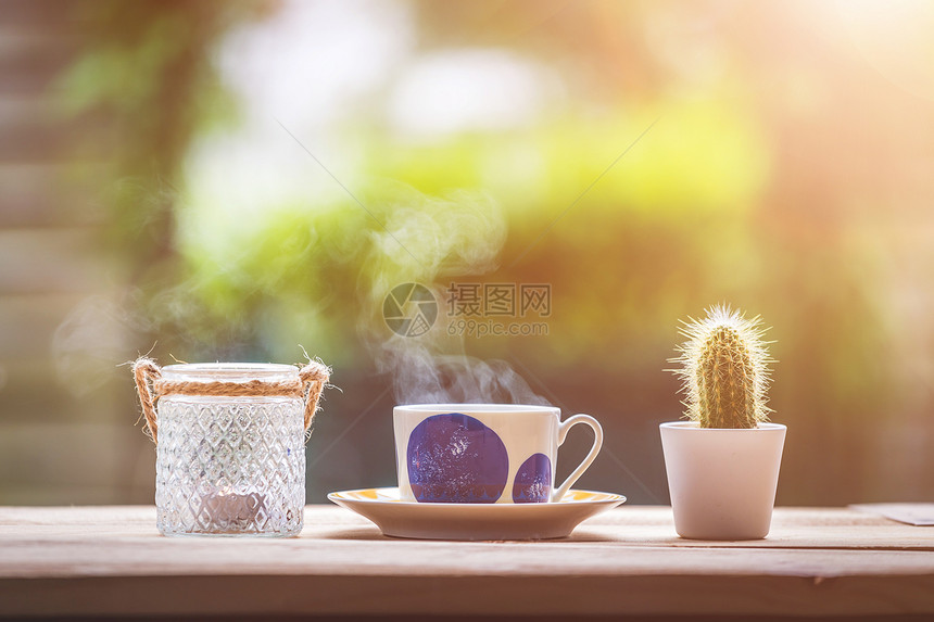 在自己的花园里喝杯茶复制空间图片