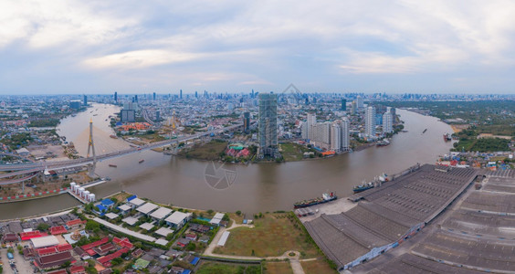 BhumibolBridge和ChaoPhraya河的空中景象图片