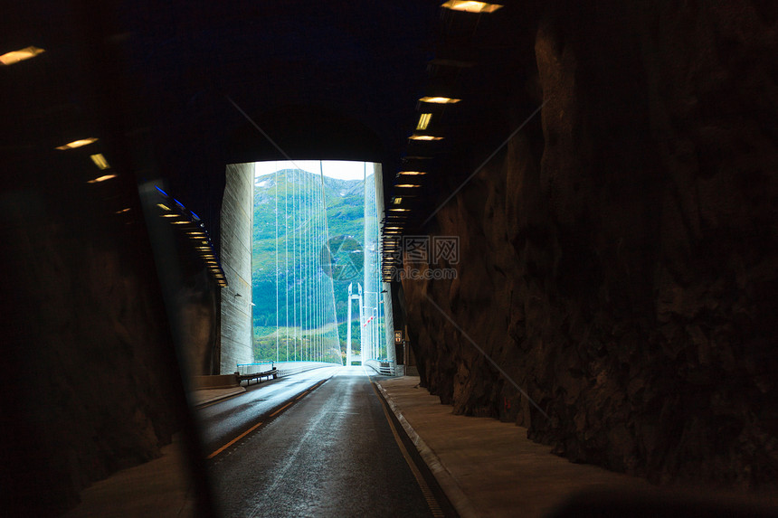 在挪威斯堪的纳维亚挪威基础设施在挪威的隧道出口和桥梁图片