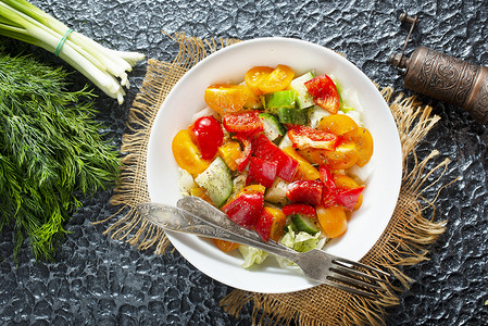 蔬菜沙拉frwsh蔬菜饮食品加盐和油的沙拉图片