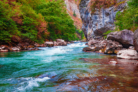 山区河流地貌谷图片