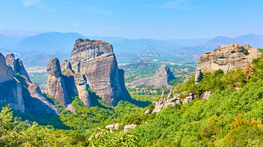 希腊Meteora和Thessaly山谷的岩石全景希腊风景图片